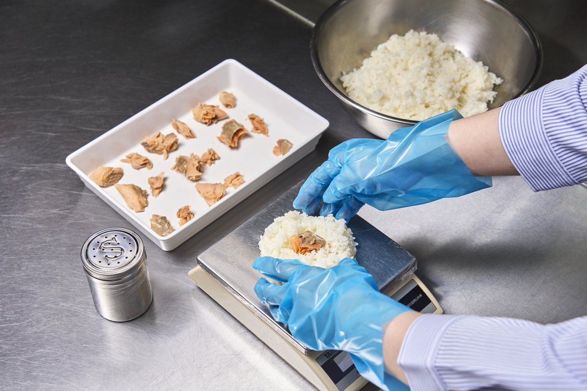 オリジン弁当 キッチンオリジン オリジンのおにぎりは 店内で一つ一つ 丁寧にふっくらと握っています 鮭おにぎり 焼き済みの鮭を握 21 10 11 俺ノランキング オリジン弁当 キッチンオリジン オリジンのおにぎりは 店内で一つ一つ 丁寧にふっくらと握っています 鮭おにぎり 焼き済みの鮭を握 21 10 11 俺ノランキング