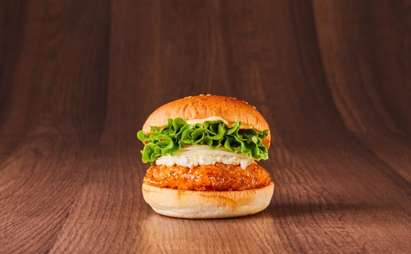 【フレッシュネスバーガー】先日のアンケートでチキンバーガー5種類の中から
新商品で人気だったのは
「チキン南蛮バーガー」でした【22/05/03】