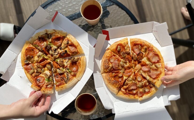【ドミノピザ】ドミノのデリバリー革命

どのサイズどのピザでも
デリバリー1枚買うともう1枚無料！＋
熱いご要望に【22/05/16】