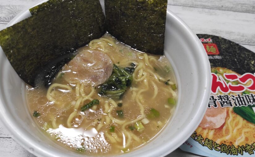 【夜食】ニュータッチ凄麺横浜とんこつ家カップ麺。海苔溶けるじゃん…【微妙】